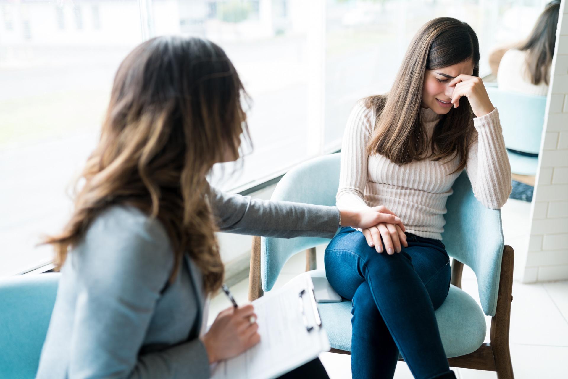 a therapist helping a student with adhd